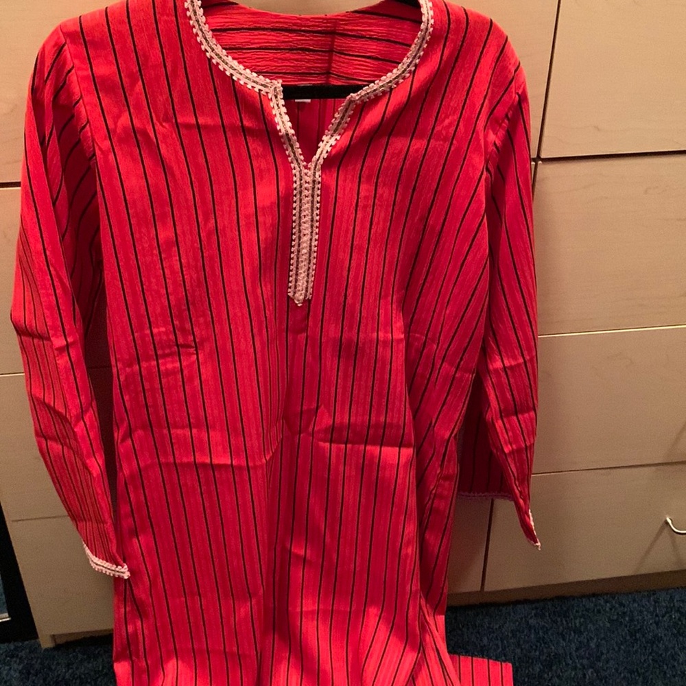 Red caftan - Picture 1 of 2
